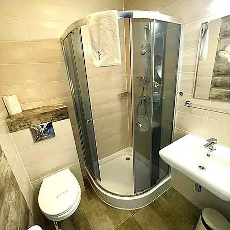 Jachtowa I Restauracja Bed & Breakfast Szczecin