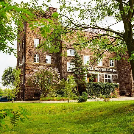 Jachtowa I Restauracja B&B 슈체친