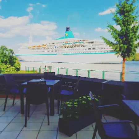 Jachtowa I Restauracja Отель типа 